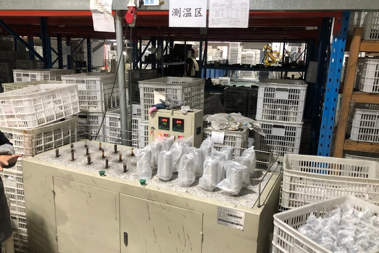 Automatic Temperature Measurement for Stainless Steel Water Bottles